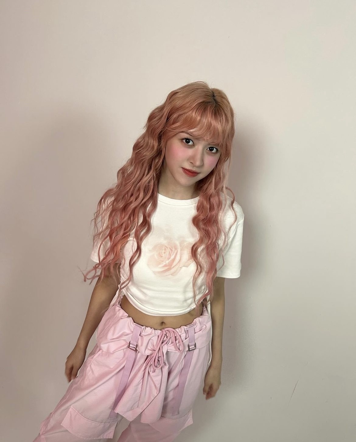 NMIXX 的 Lily 擁有韓國澳洲雙重國籍,父親是澳洲人,母親則是韓國人