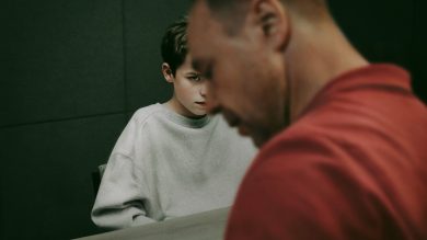 【劇評】Netflix《混沌少年時》：一鏡到底、高壓爆表、殘酷青春期兇案⋯近年最好的驚悚神作