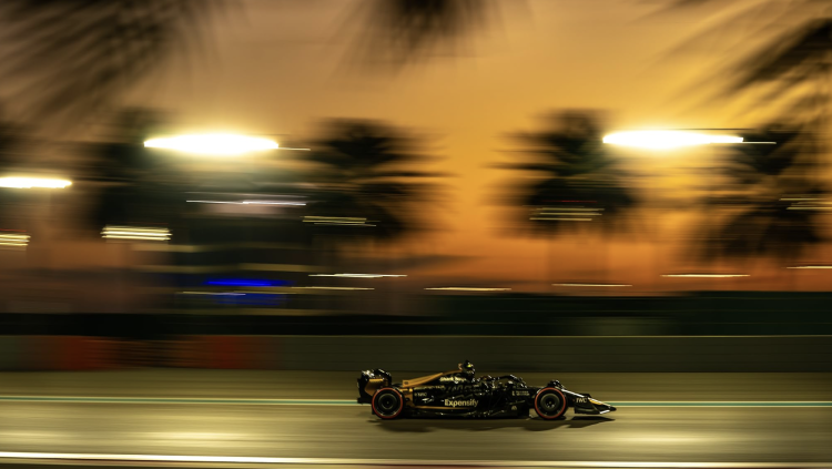 F1 賽車迷看《F1電影》:真有那場致命車禍原型?桑尼的戰略可能實現嗎?劇本真實或浪漫,一路拉鋸到底
