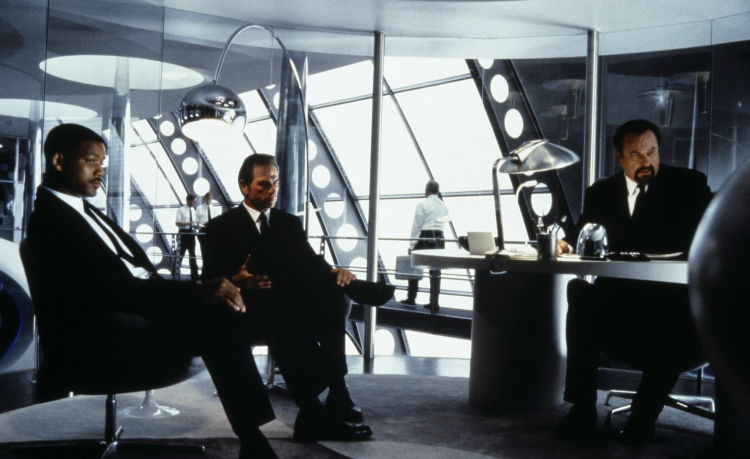 洗腦全世界,讓我們無視《MIB 星際戰警》近 30 年來顛覆全宇宙 (一):無所不用其極的政府黑幕,化身冷硬殘酷的黑衣探員